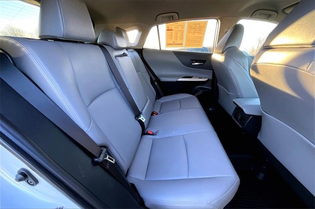 Used 2022 Toyota Venza XLE image 24