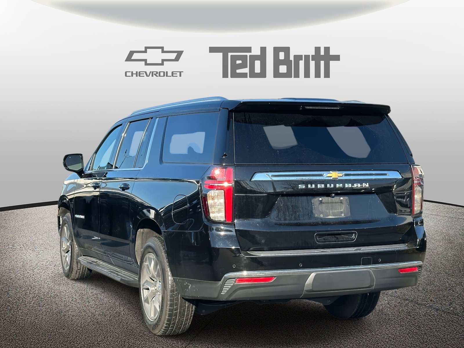 Used 2021 Chevrolet Suburban LS w/ Driver Alert Package image 6