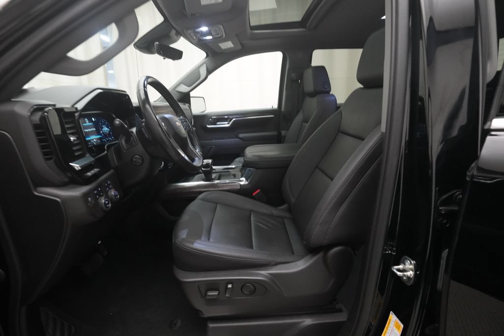 Used 2023 Chevrolet Silverado 1500 LTZ w/ LTZ Premium Package AWD/4WD image 7