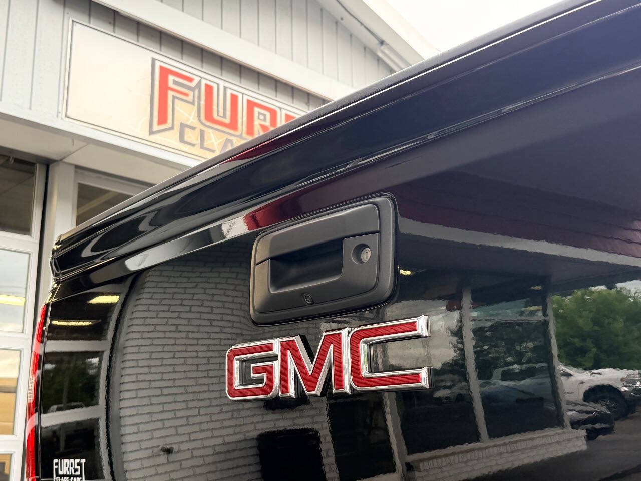 Used 2015 GMC Sierra 2500 Denali w/ Duramax Plus Package AWD/4WD image 9