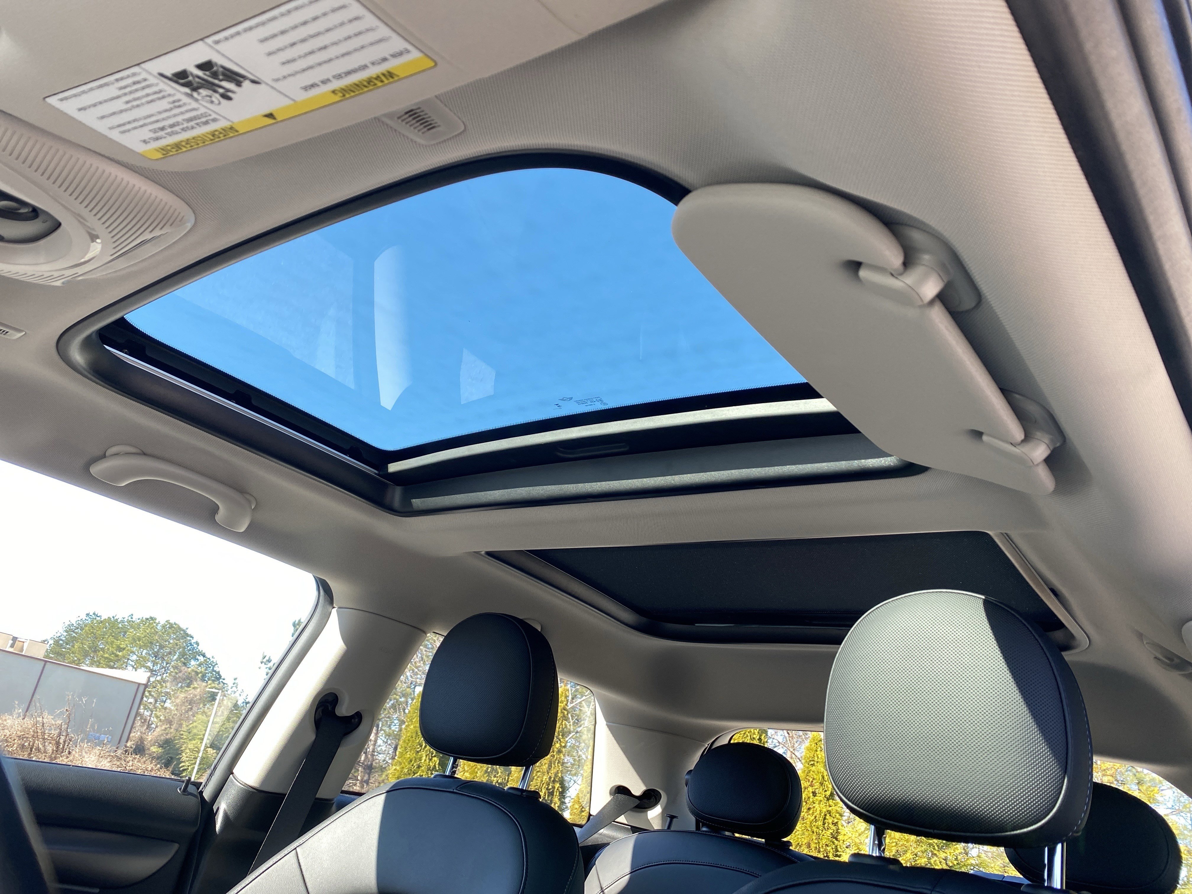 Used 2023 MINI Cooper 2-Door Hardtop image 9