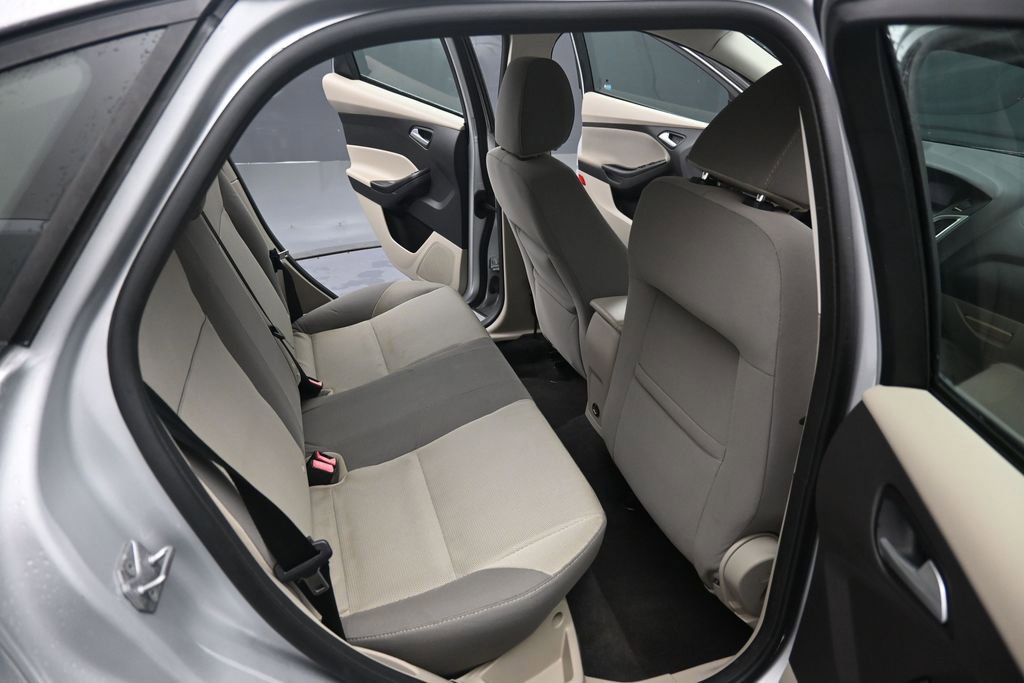 Used 2013 Ford Focus SE FWD image 25
