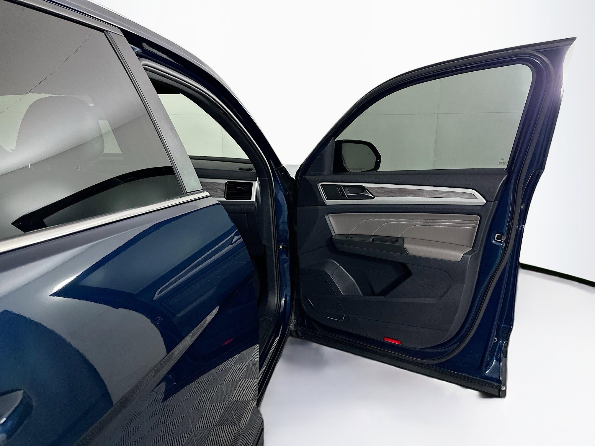 Used 2022 Volkswagen Atlas Cross Sport SE image 32