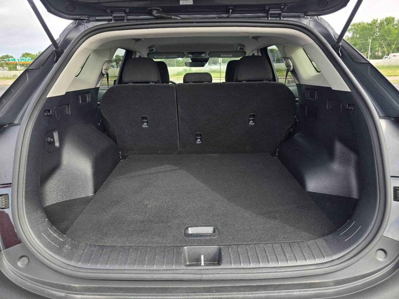 Used 2025 Kia Sportage LX FWD image 17