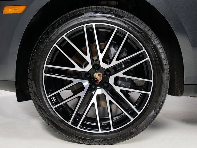 Certified 2026 Porsche Macan AWD/4WD image 35