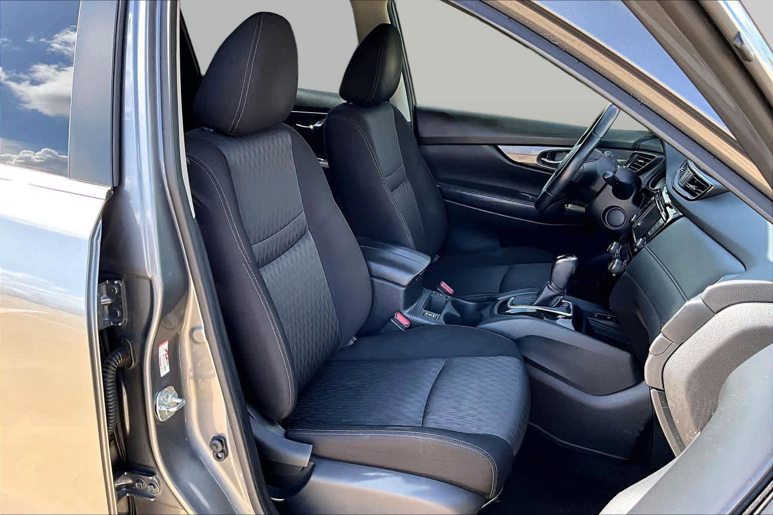Used 2019 Nissan Rogue SV w/ Premium Package FWD image 9
