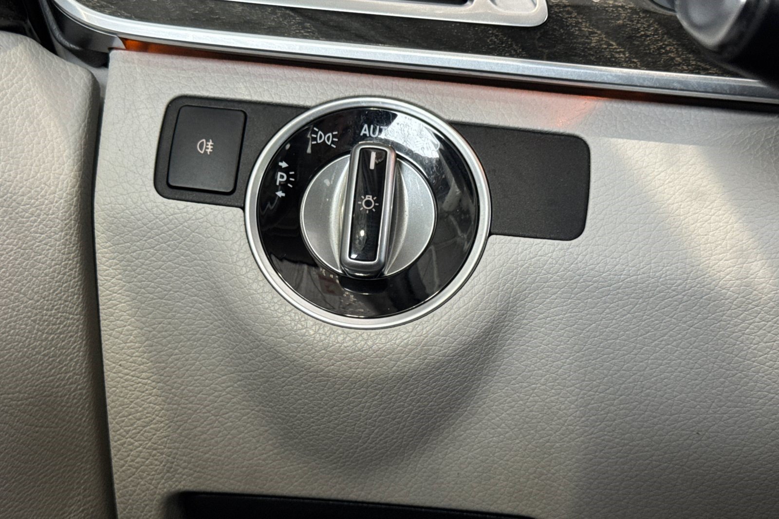 Used 2015 Mercedes-Benz E 350 Sedan image 36