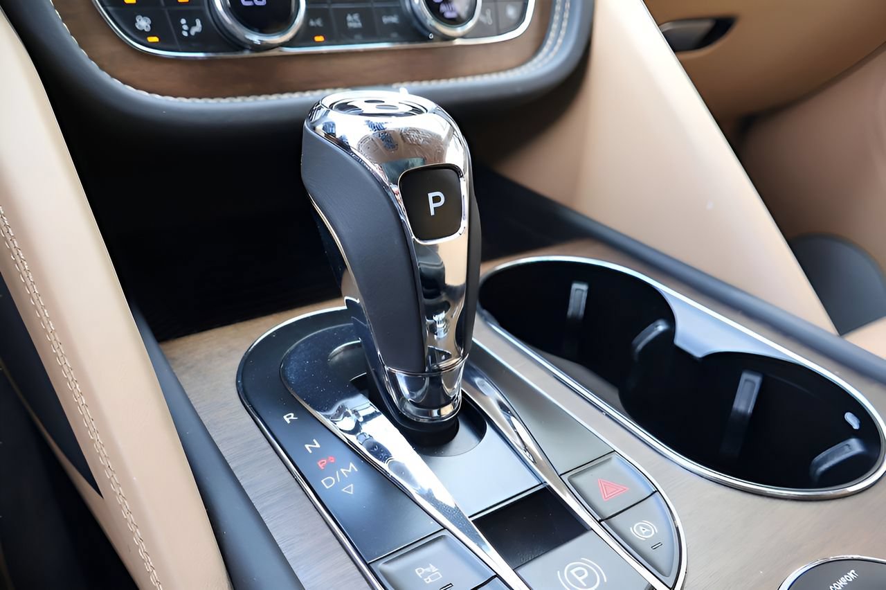 Certified 2024 Bentley Bentayga Extended Wheelbase AWD/4WD image 30
