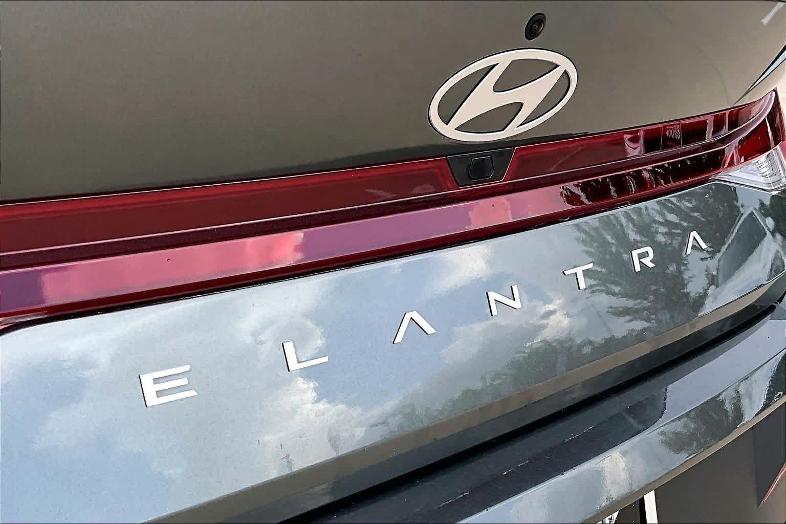 Used 2025 Hyundai Elantra Sport FWD image 29
