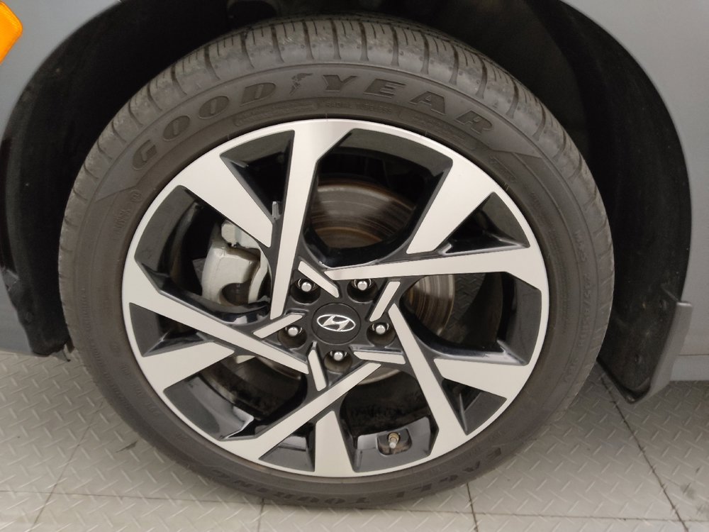 Used 2023 Hyundai Kona Limited FWD image 31