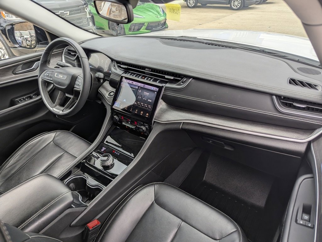 Used 2023 Jeep Grand Cherokee Limited image 25