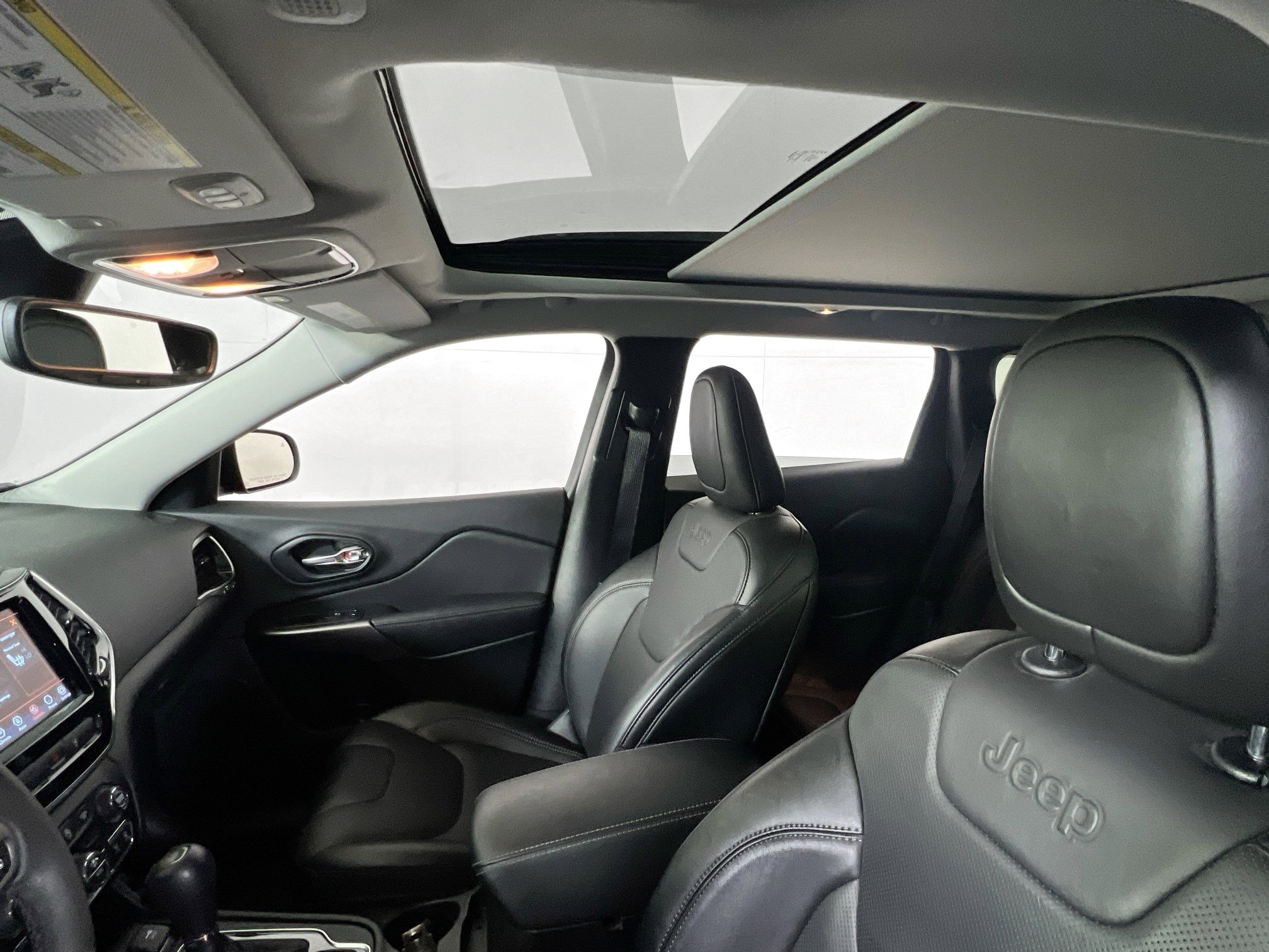 Used 2022 Jeep Cherokee Limited image 21