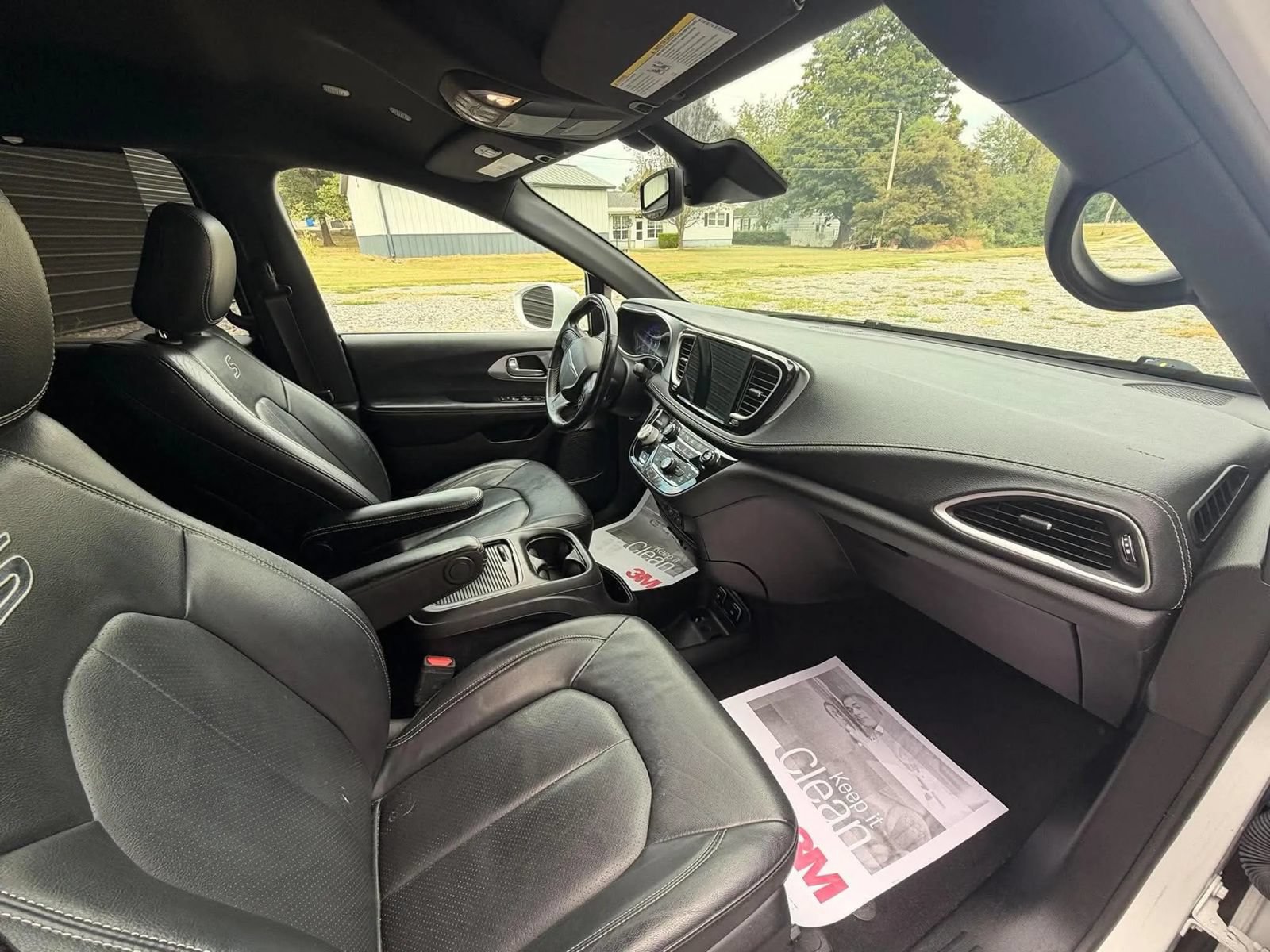 Used 2021 Chrysler Pacifica Touring-L w/ Premium & Safety Sphere Group FWD image 9