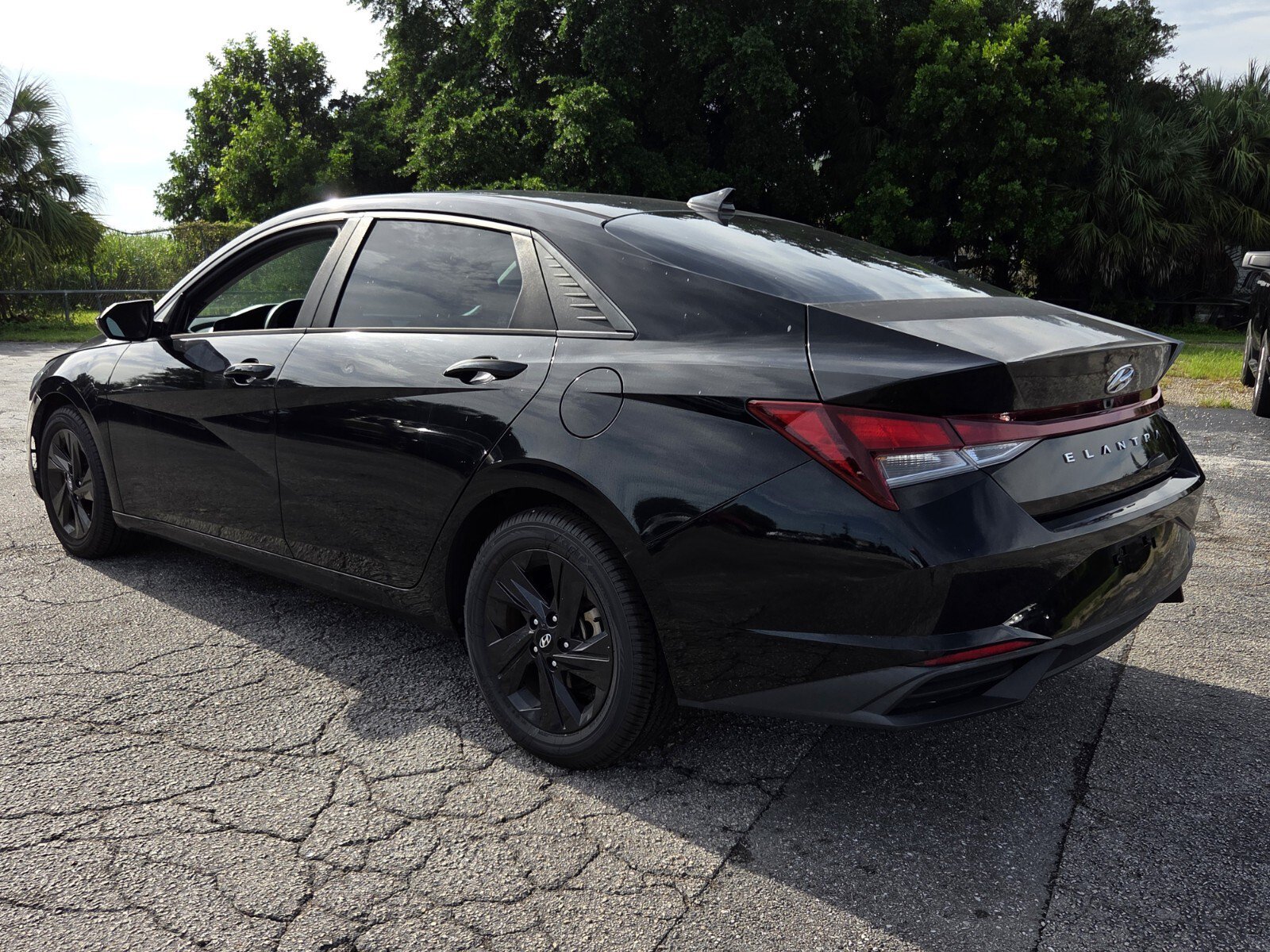 Used 2021 Hyundai Elantra SEL FWD image 3