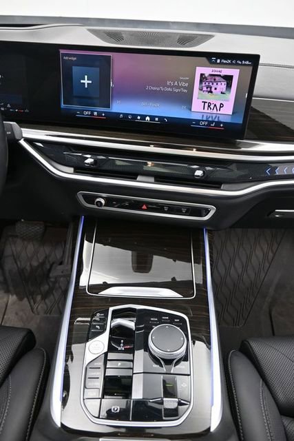 Used 2024 BMW X7 xDrive40i image 16