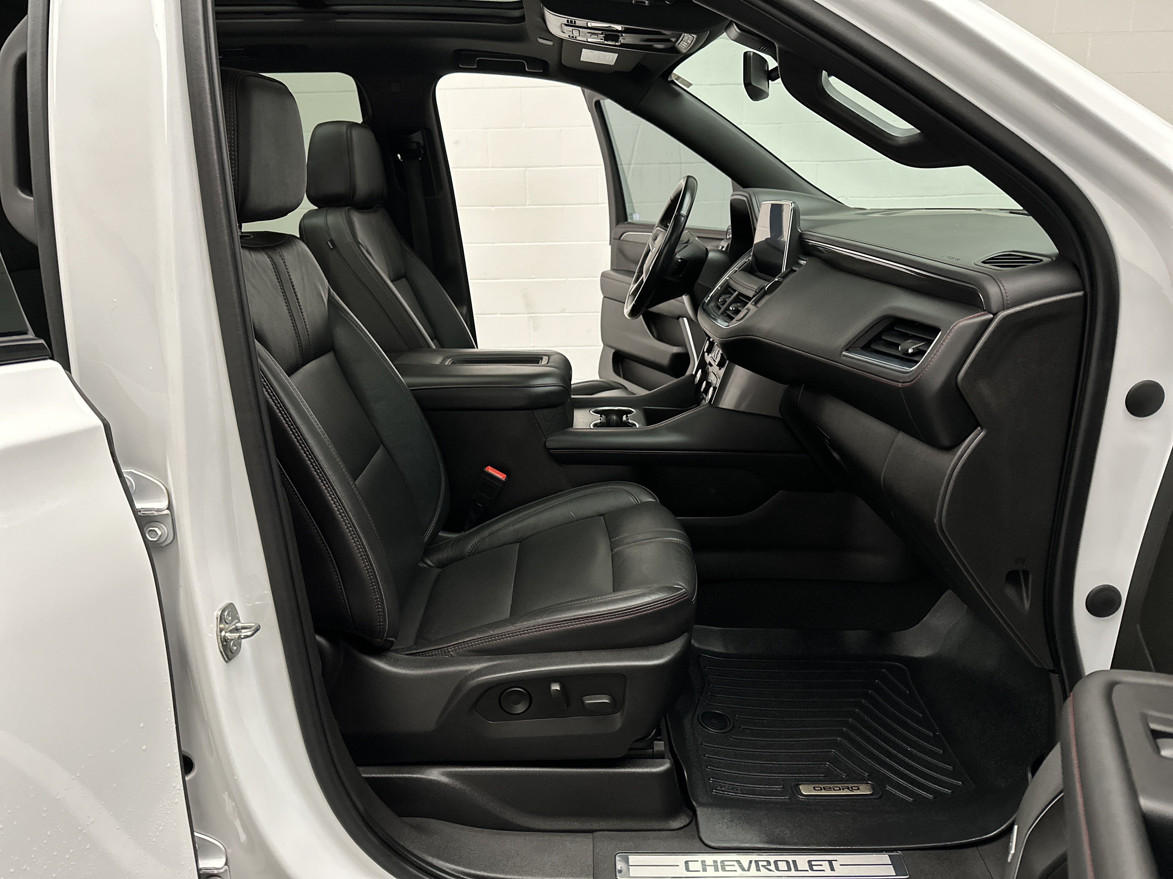Used 2021 Chevrolet Tahoe RST w/ Luxury Package AWD/4WD image 29