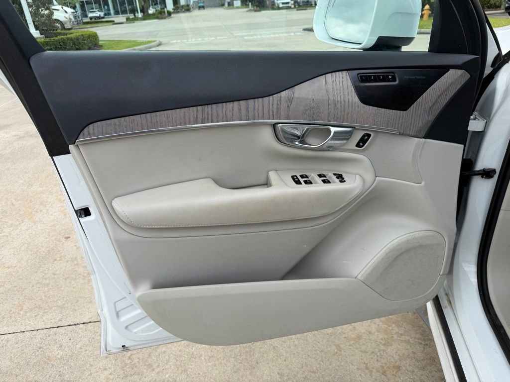Used 2023 Volvo XC90 B6 Plus w/ Protection Package Premier image 11