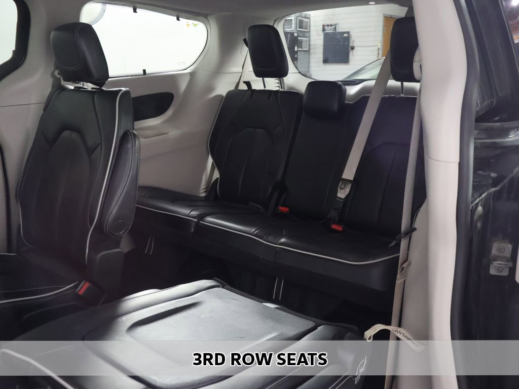 Used 2023 Chrysler Pacifica Limited image 10