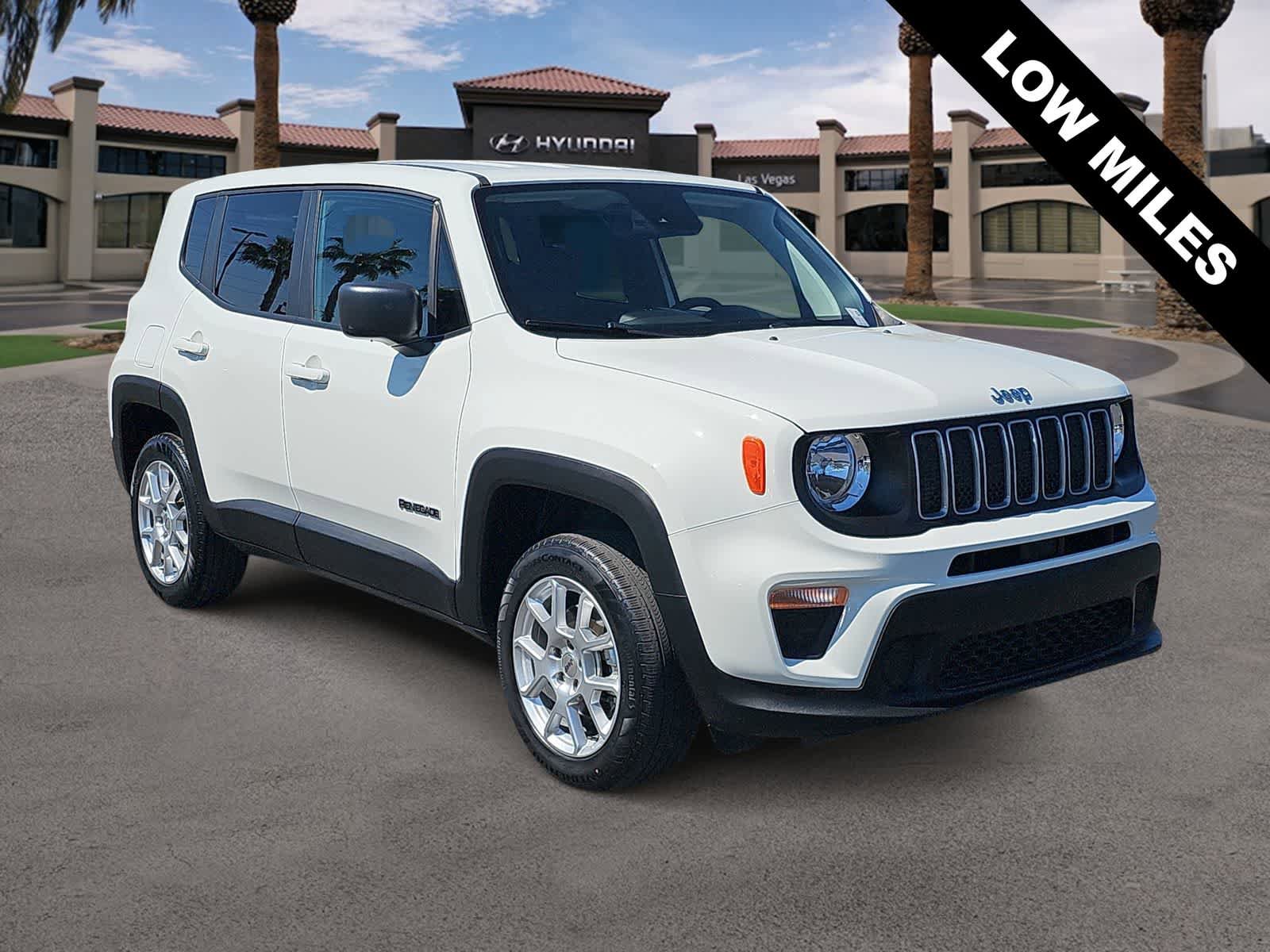 Used 2023 Jeep Renegade Latitude AWD/4WD image 2