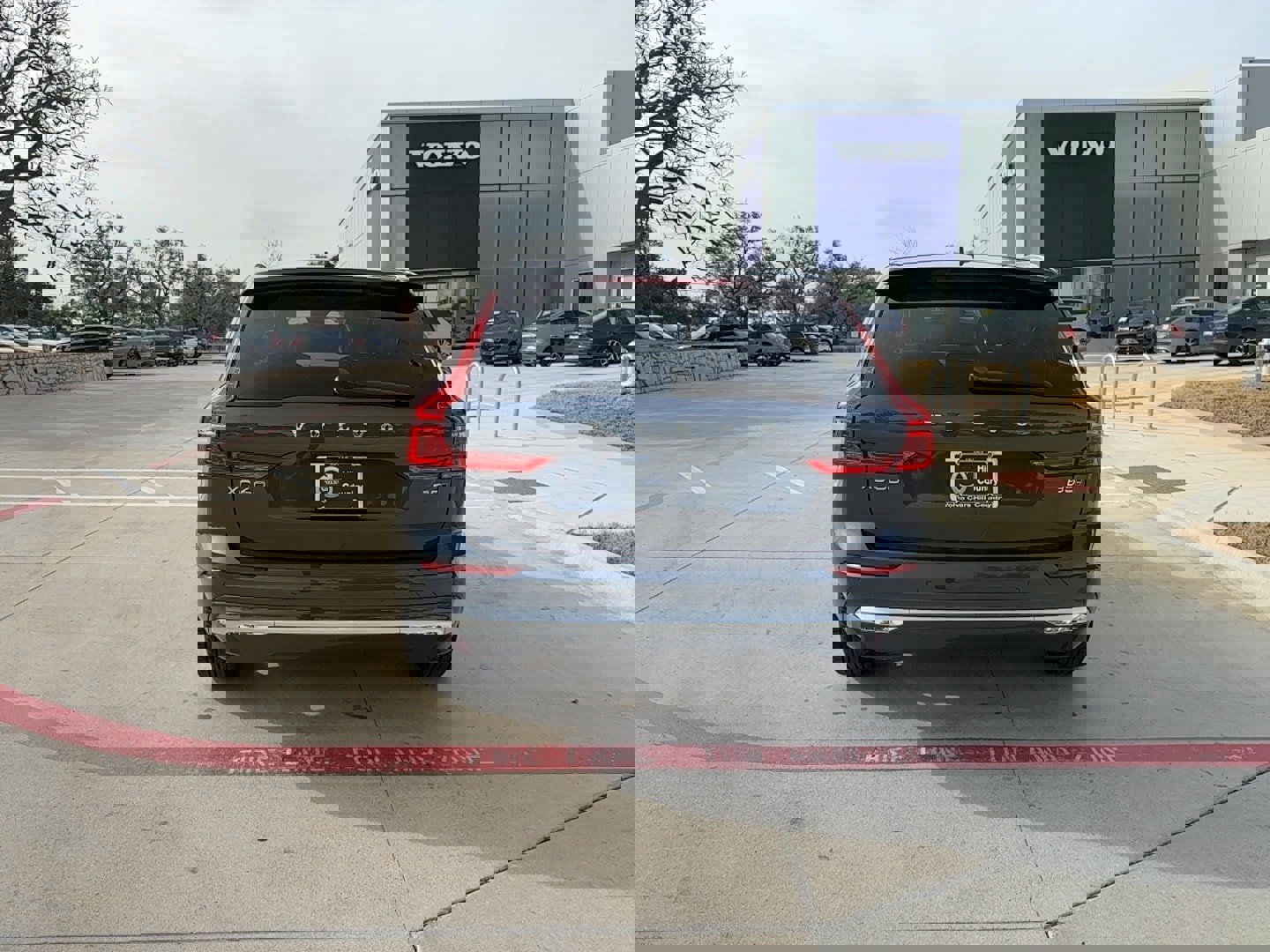 Certified 2023 Volvo XC60 B5 Plus w/ Climate Package image 4