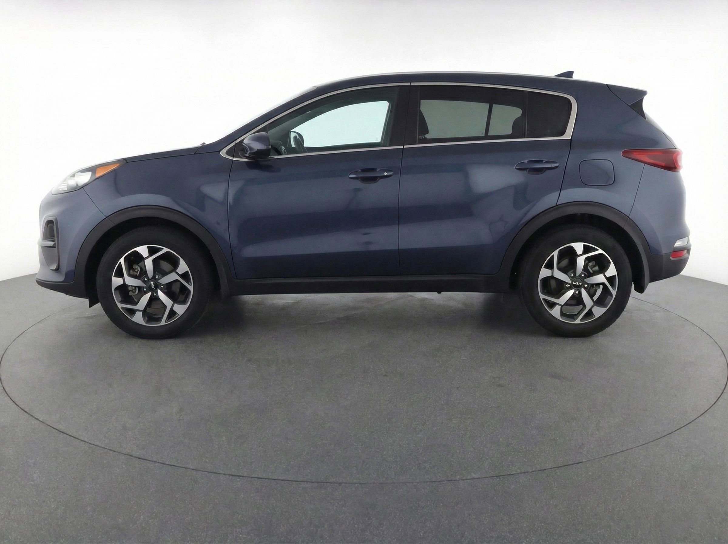 Used 2020 Kia Sportage LX image 2