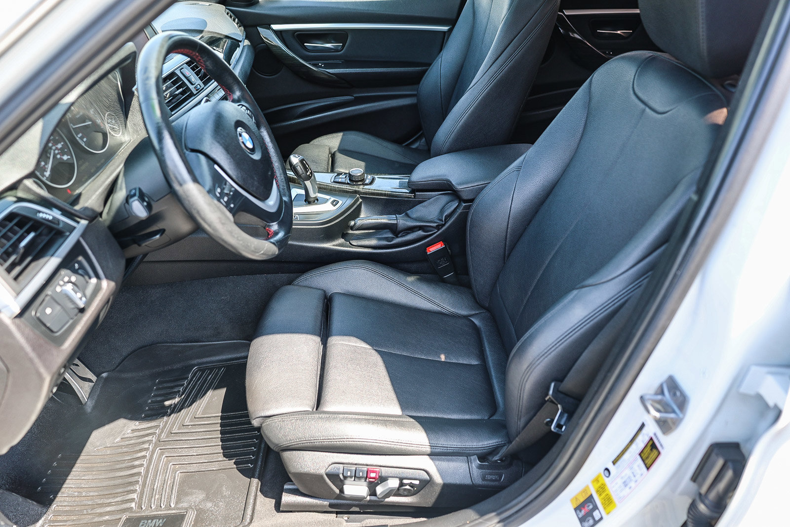 Used 2018 BMW 330e w/ Convenience Package RWD image 10