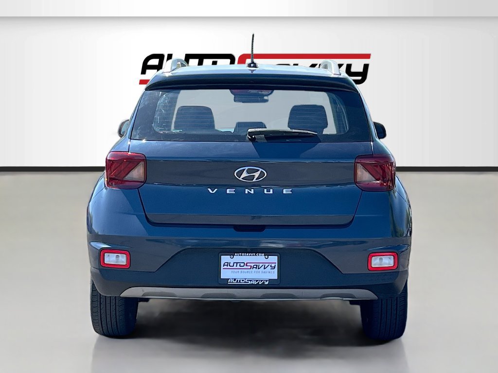 Used 2024 Hyundai Venue Limited FWD image 6