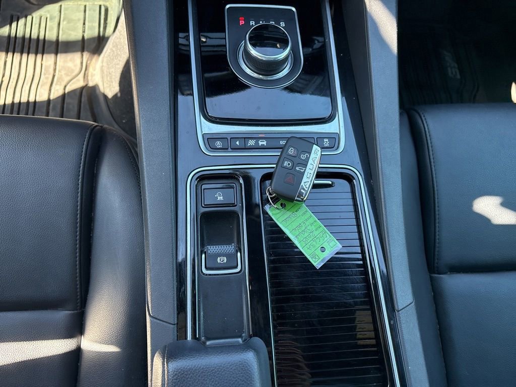 Used 2018 Jaguar F-PACE Premium AWD/4WD image 17