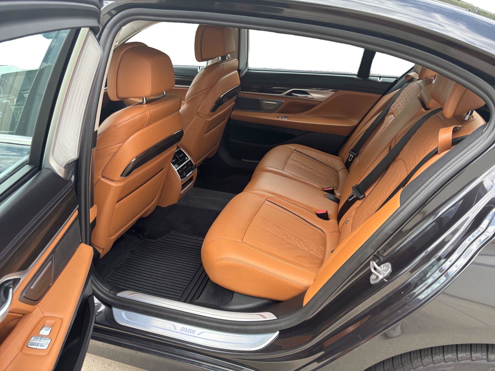Used 2022 BMW 750Li xDrive AWD/4WD image 23