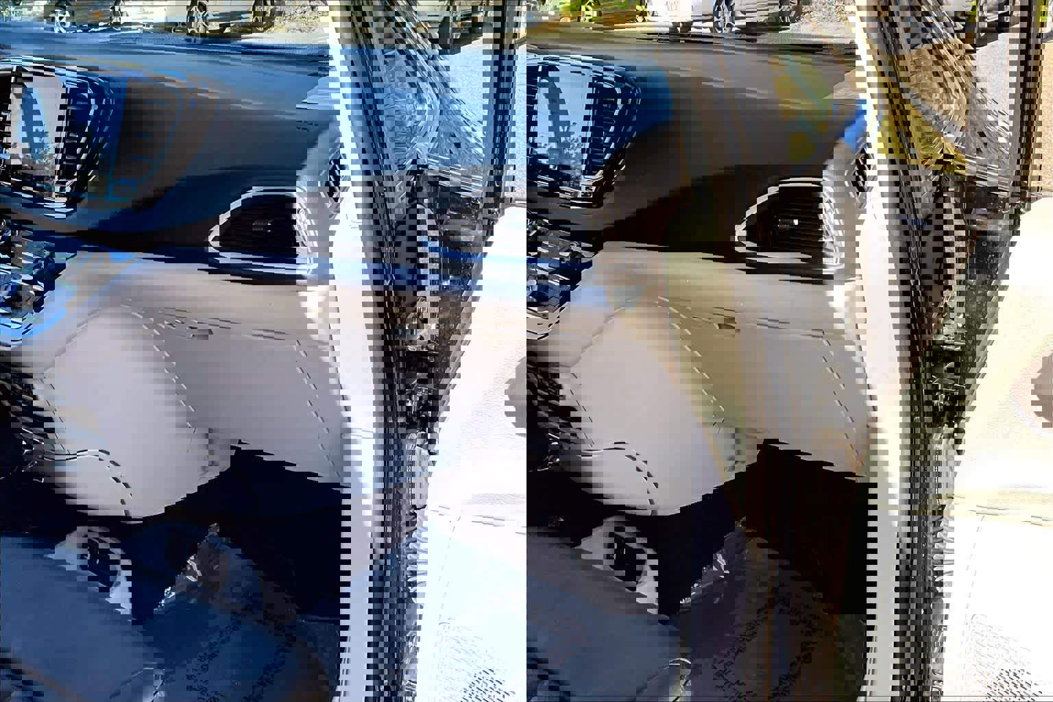 Used 2023 Chrysler Pacifica Touring-L image 18