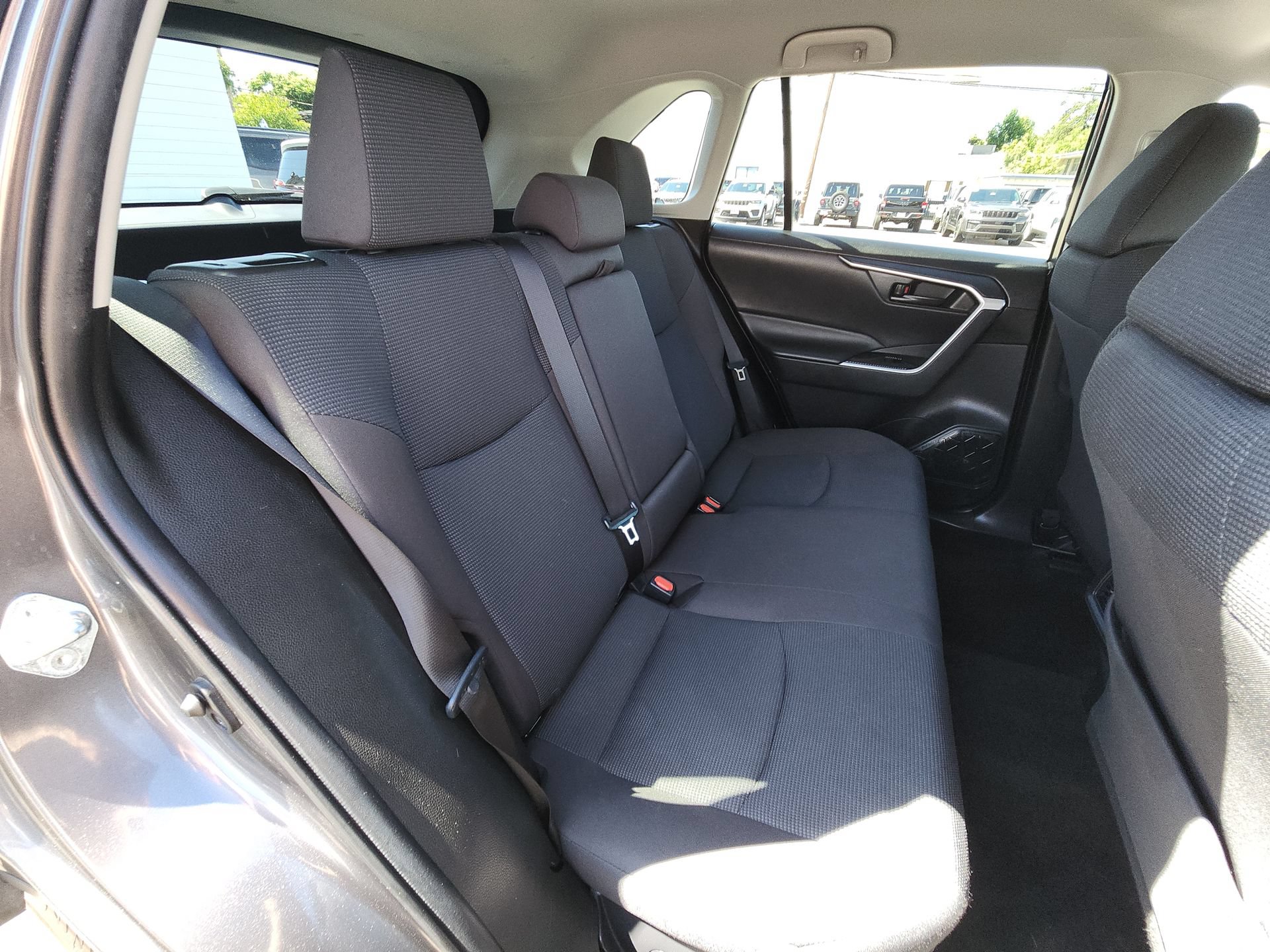 Used 2021 Toyota RAV4 LE AWD/4WD image 26
