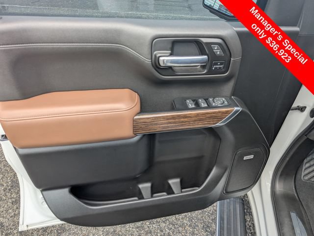 Used 2022 Chevrolet Silverado 1500 High Country w/ Technology Package AWD/4WD image 16