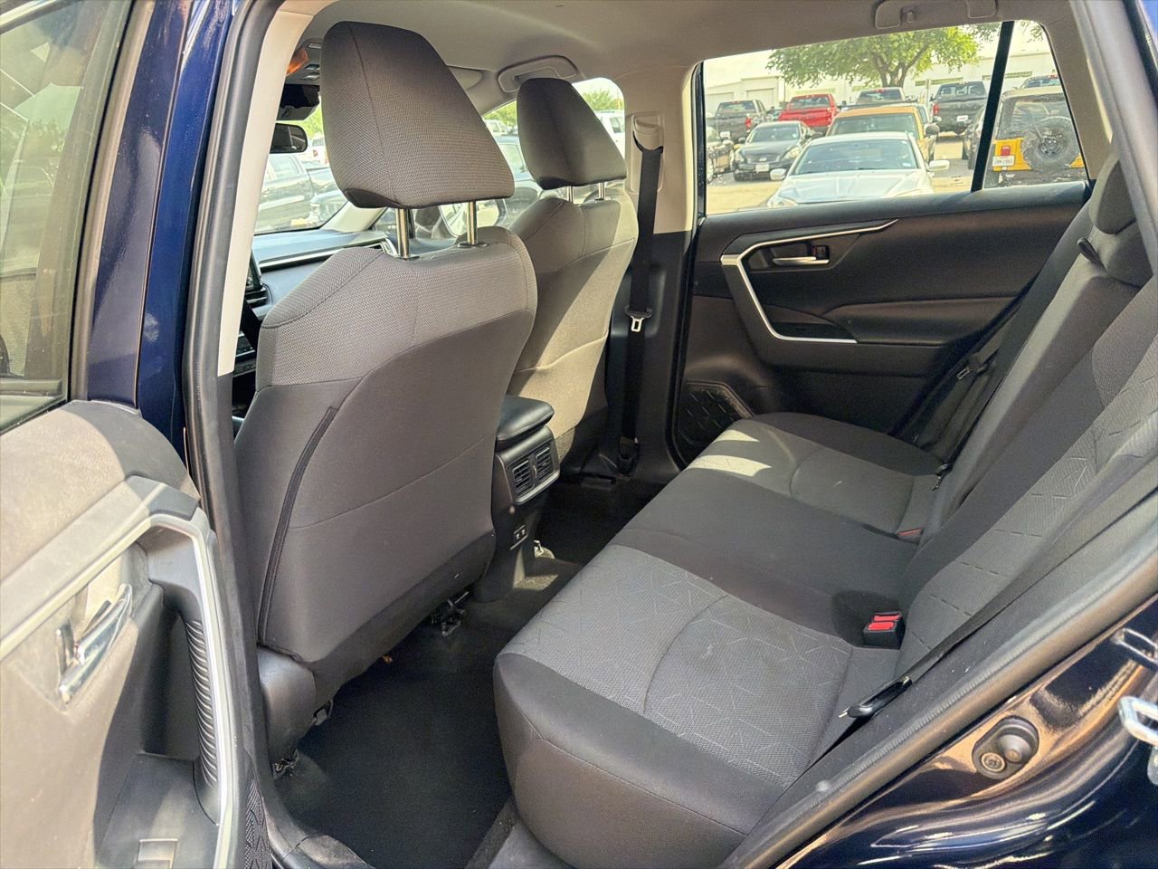 Used 2020 Toyota RAV4 XLE image 9