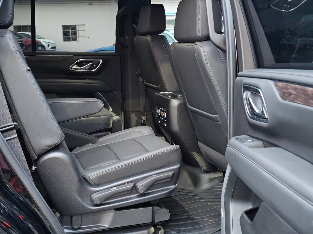 Used 2023 Chevrolet Tahoe Z71 w/ Z71 Off-Road Package AWD/4WD image 18