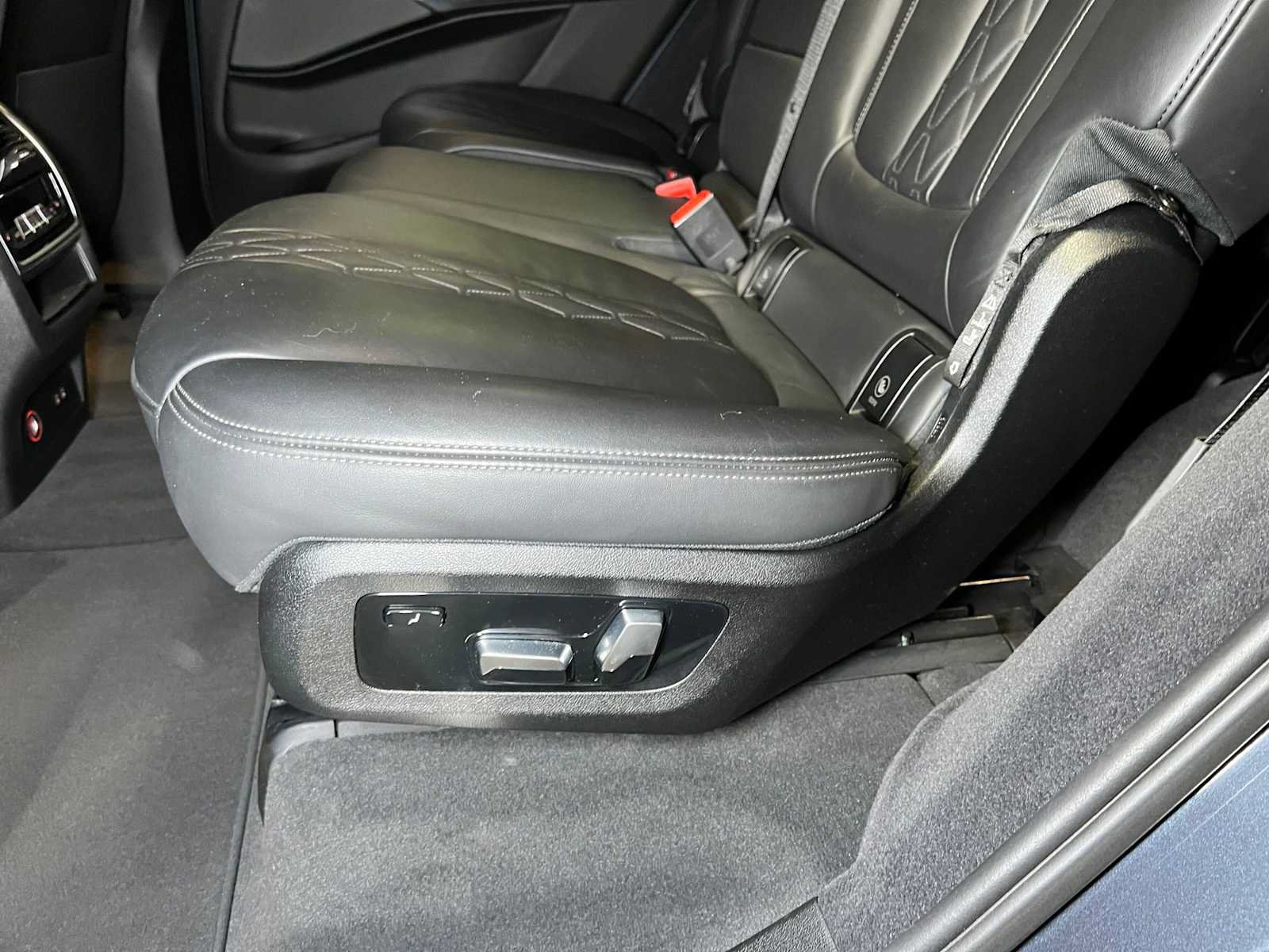 Used 2019 BMW X7 xDrive50i w/ Premium Package AWD/4WD image 25