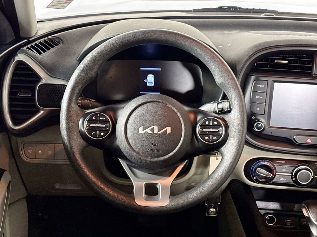 Certified 2023 Kia Soul LX image 13