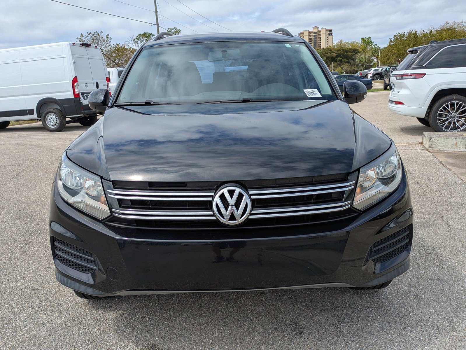 Used 2017 Volkswagen Tiguan S image 7