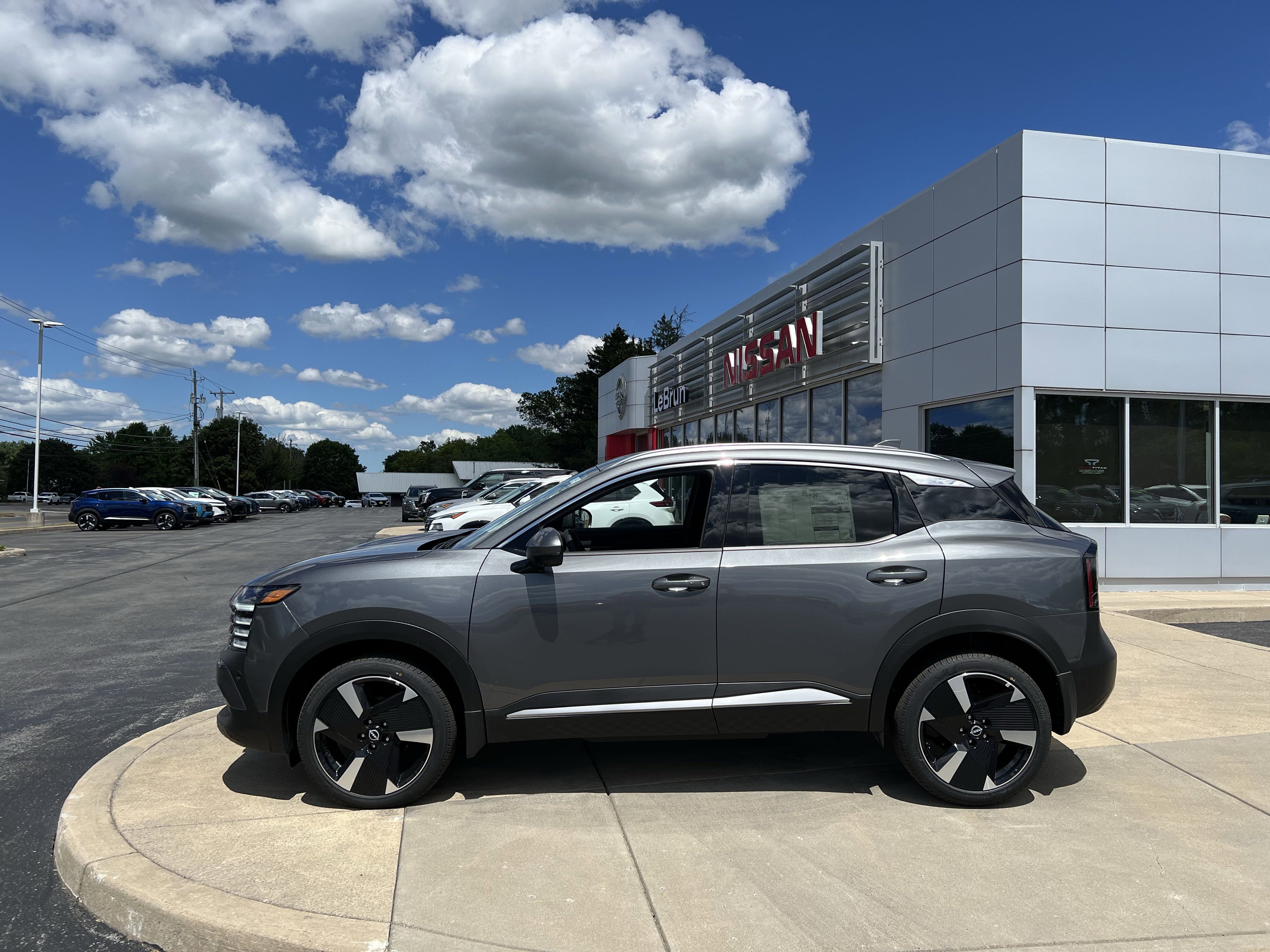 New 2025 Nissan Kicks SR image 2