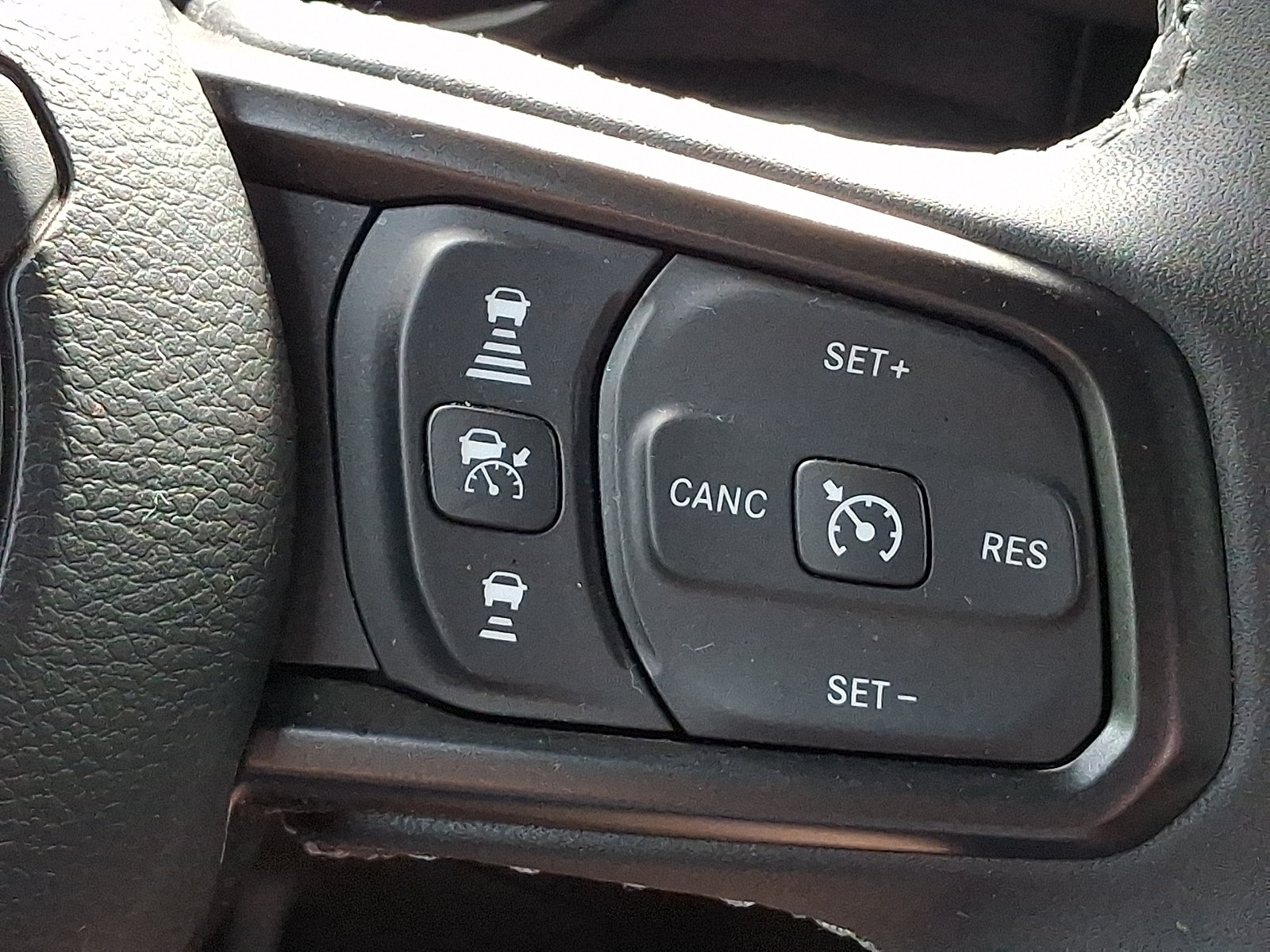Certified 2025 Jeep Gladiator Sport AWD/4WD image 21