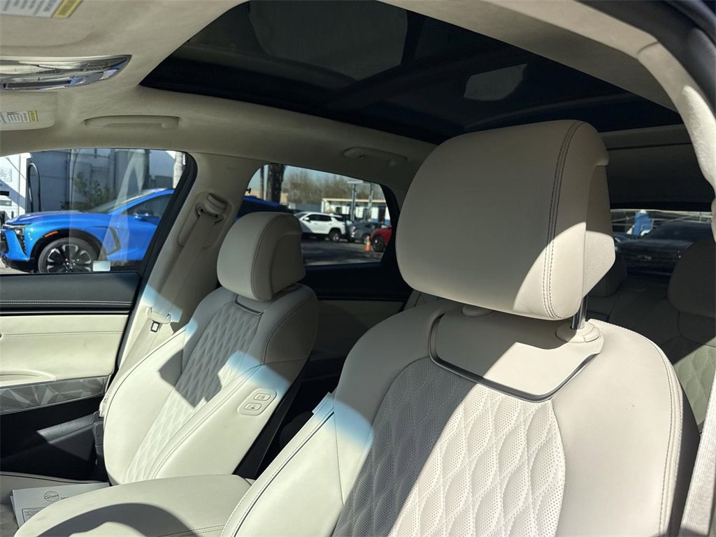 Used 2025 Genesis GV70 3.5T Sport w/ Sport Advanced Package image 18