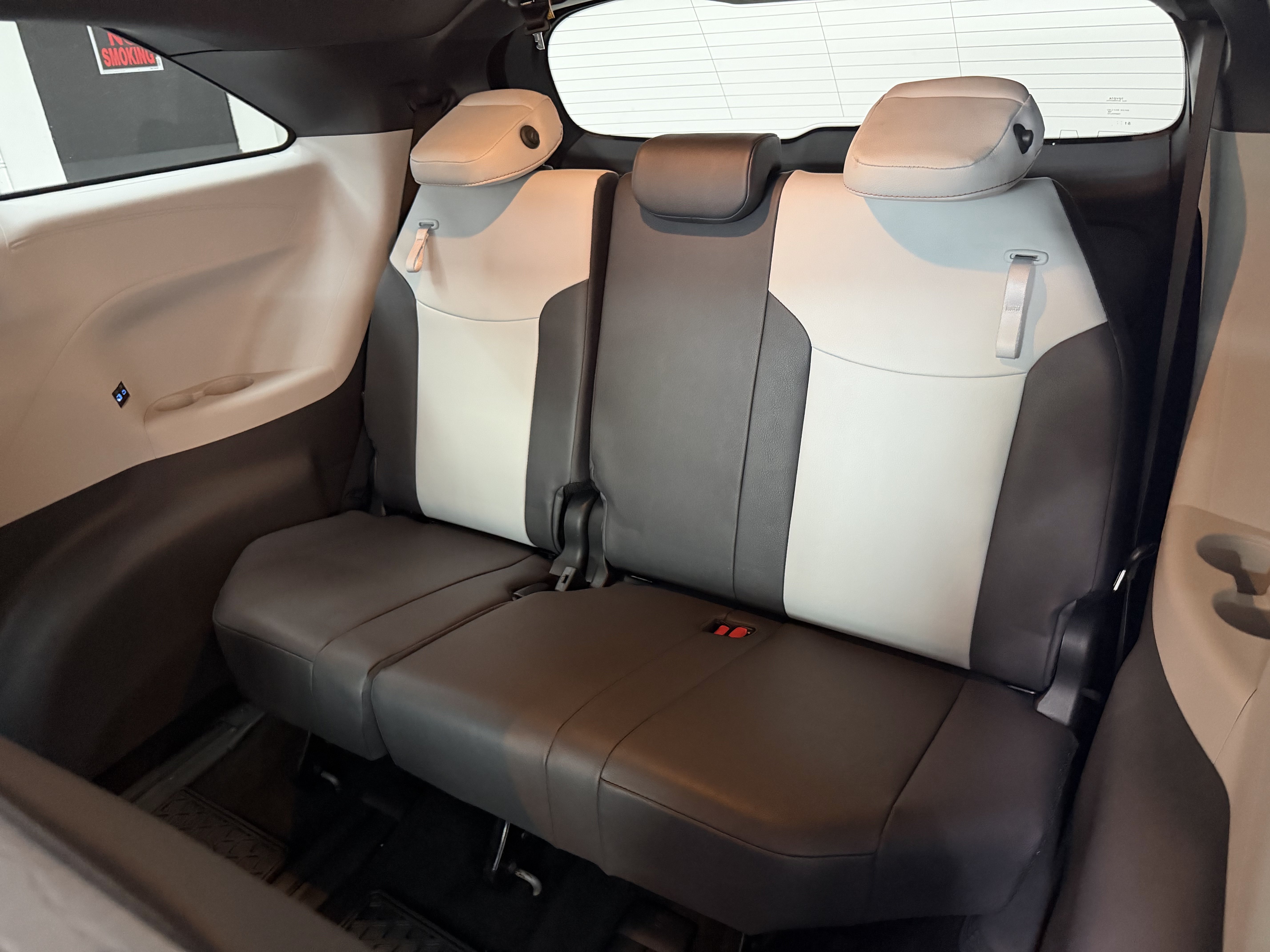 Used 2023 Toyota Sienna XSE AWD/4WD image 29