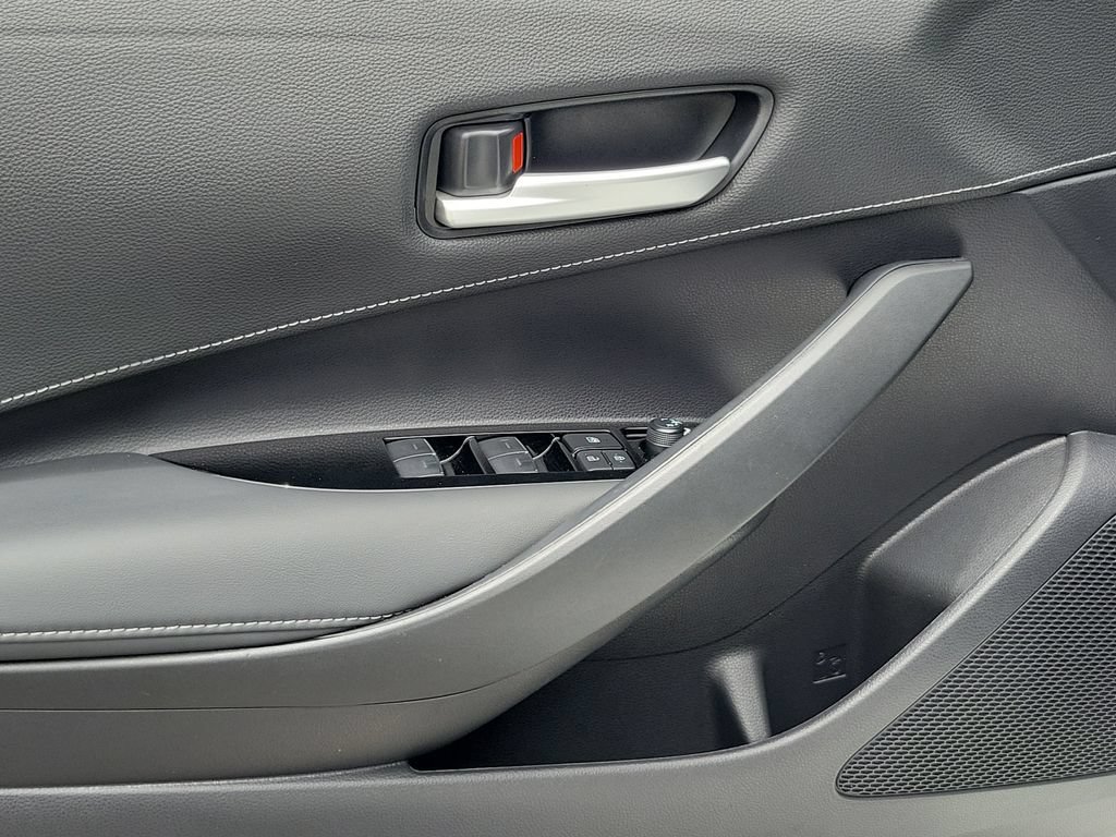 Used 2025 Toyota Corolla SE w/ SE Package FWD image 21