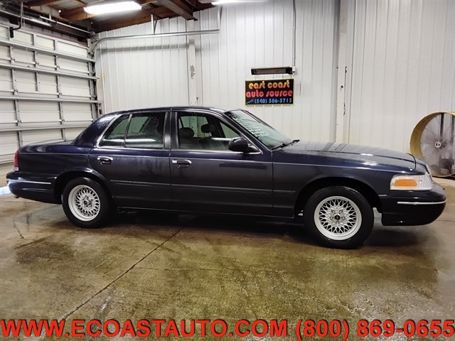 Used 2001 Ford Crown Victoria LX RWD image 2