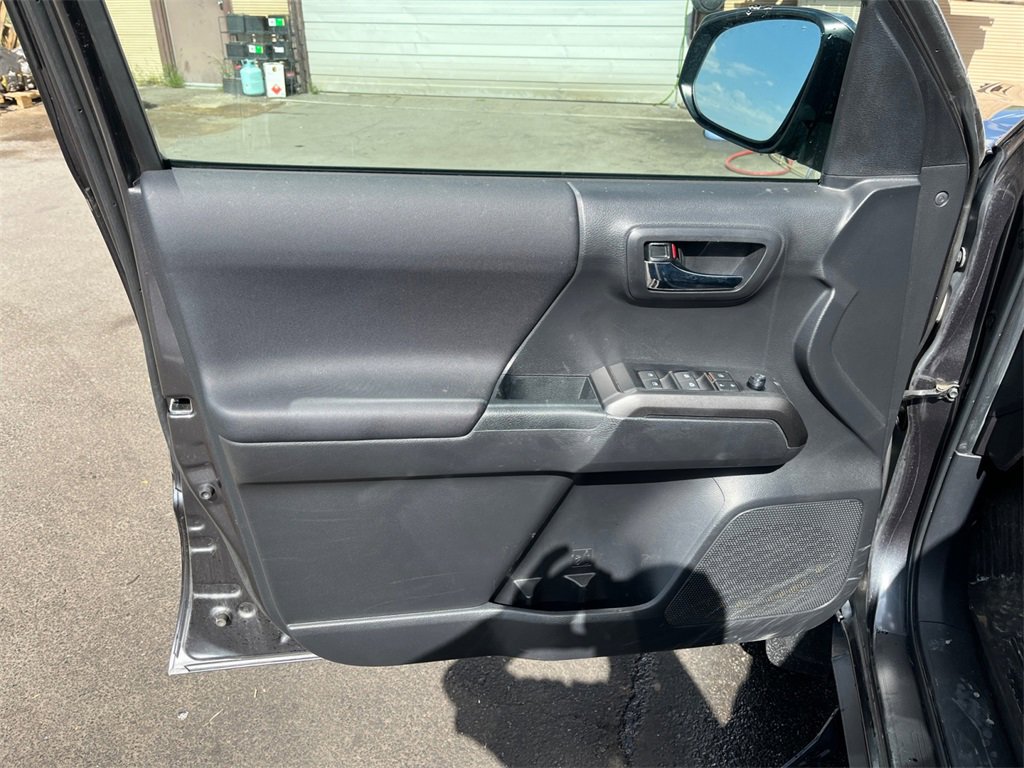 Used 2022 Toyota Tacoma TRD Off-Road image 18
