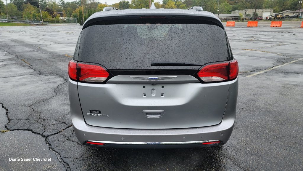 Used 2018 Chrysler Pacifica Touring-L FWD image 10