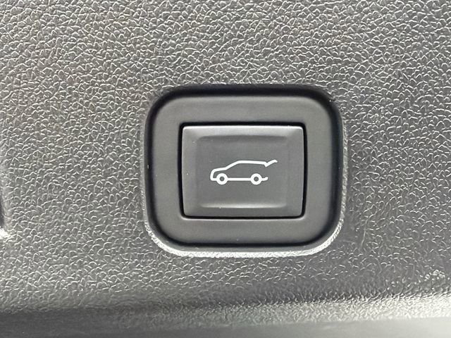Used 2024 GMC Acadia AT4 w/ Luxury Package image 19