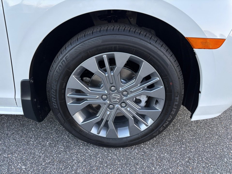 New 2026 Honda Odyssey Touring image 25