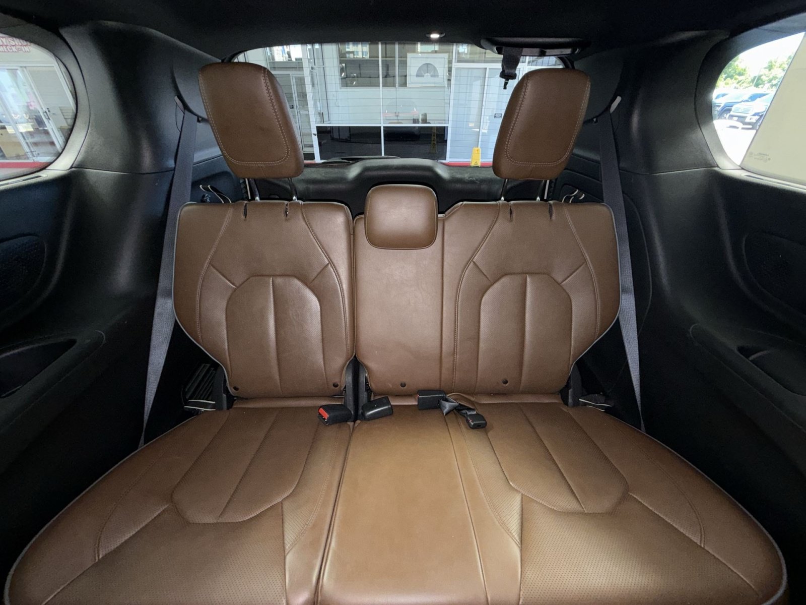 Used 2021 Chrysler Pacifica Limited w/ Uconnect Theater Family Group FWD image 26