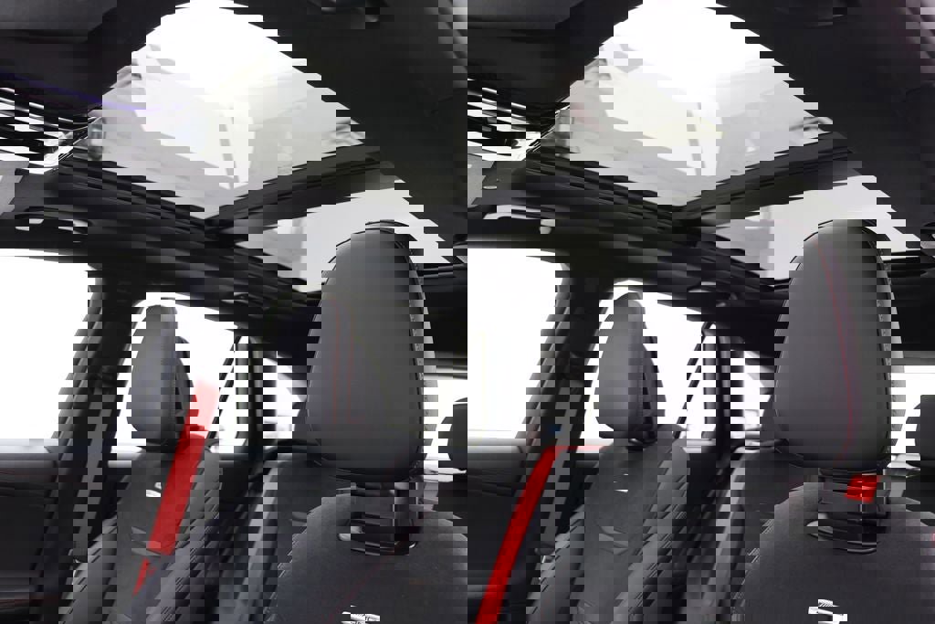 Used 2025 Mercedes-Benz GLC 43 AMG 4MATIC image 19