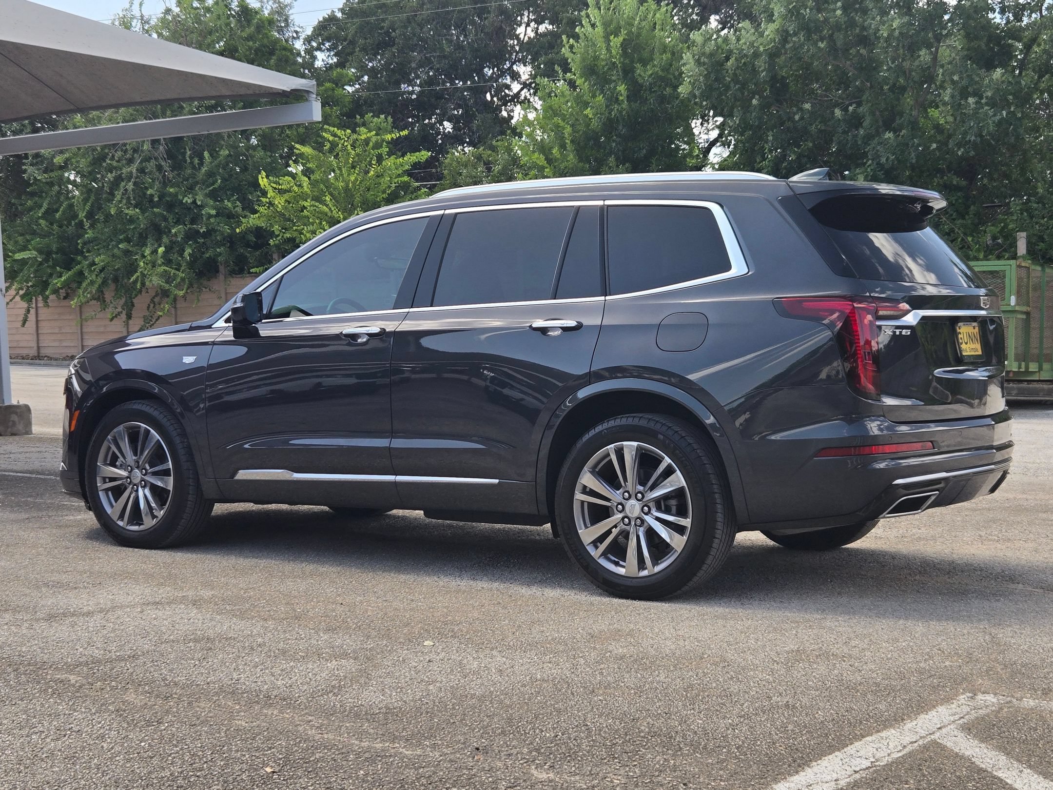 Used 2022 Cadillac XT6 Premium Luxury w/ Technology Package FWD image 6